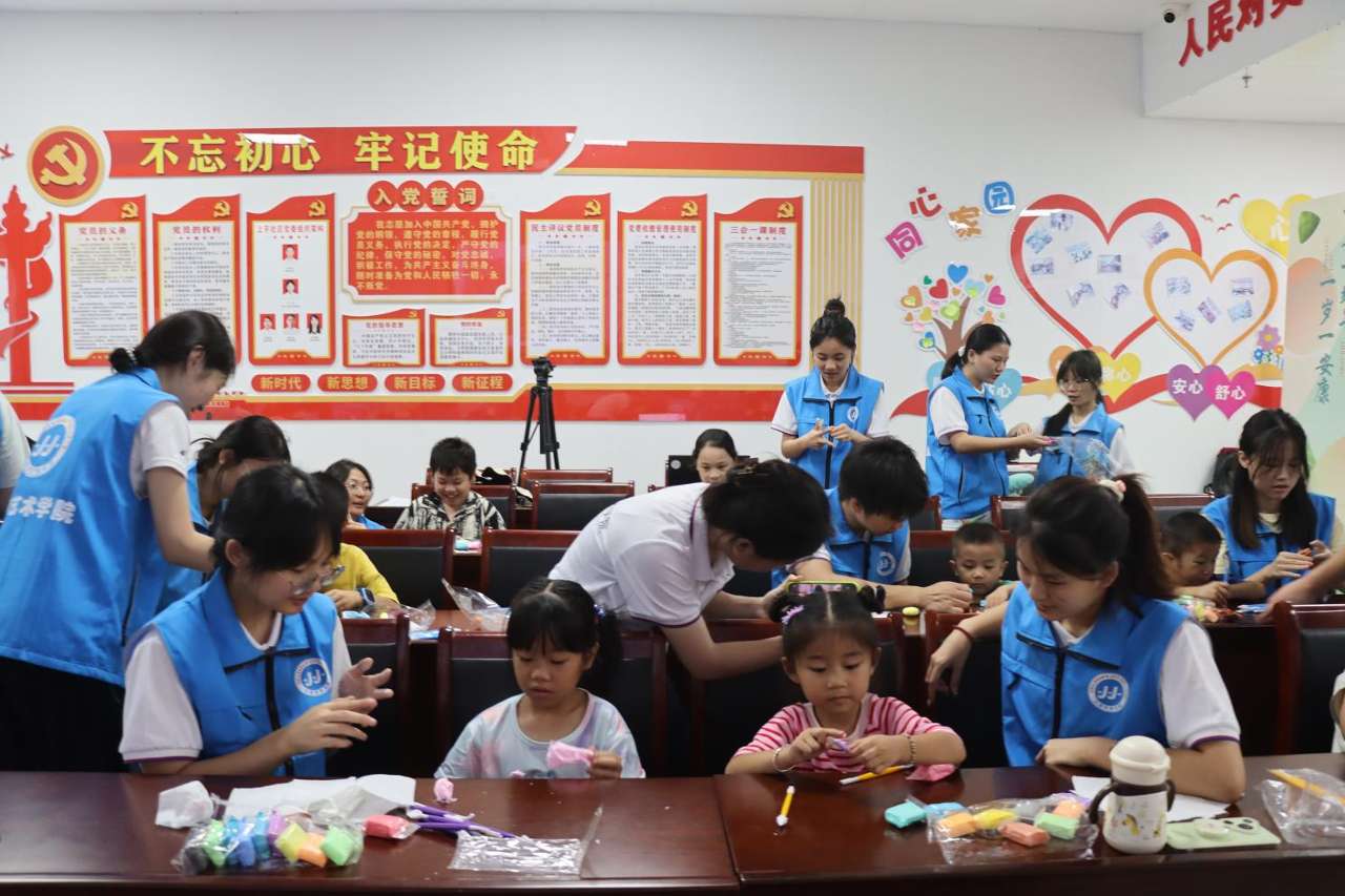 广西幼师学子开展“三下乡”社会实践活动