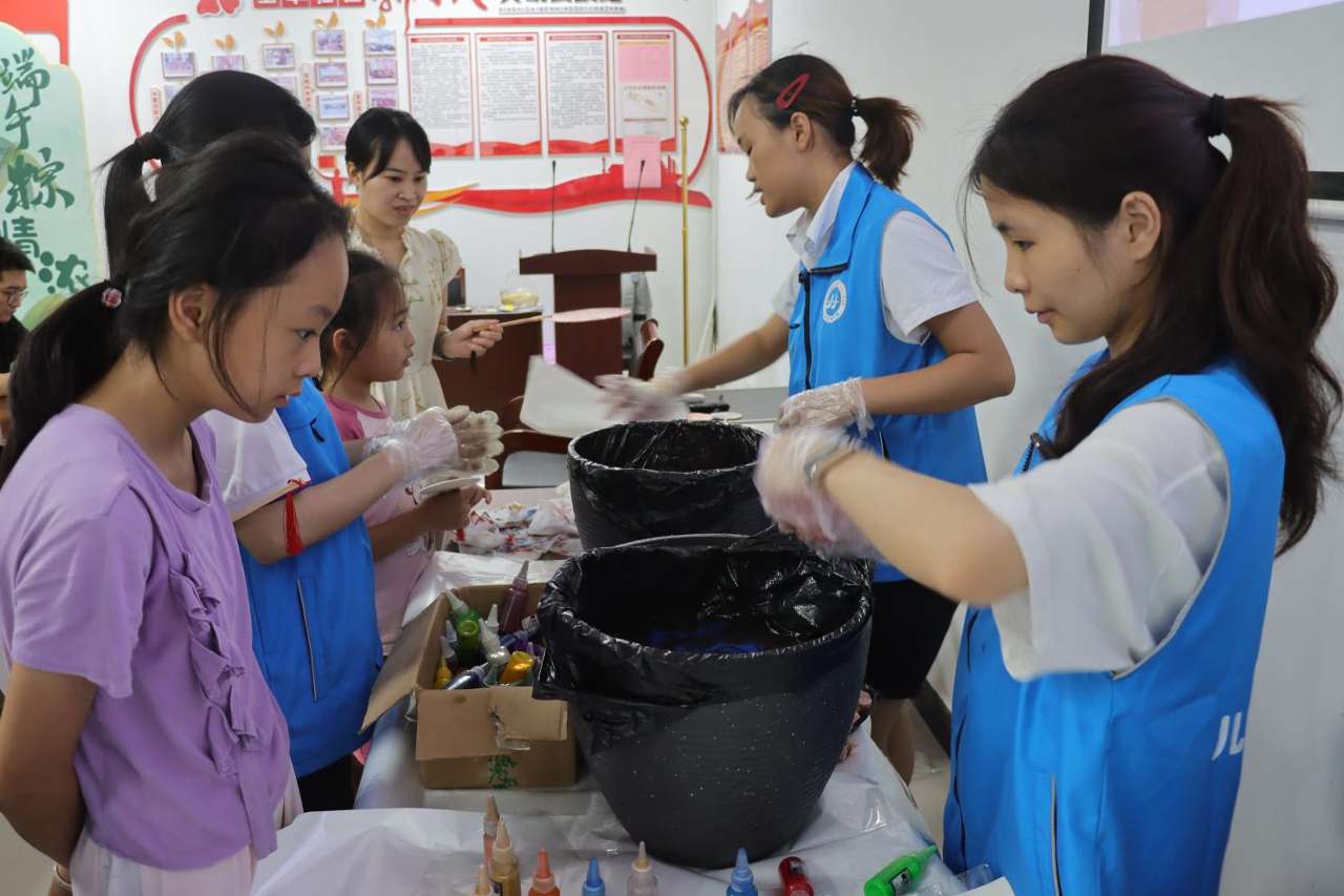 广西幼师学子开展“三下乡”社会实践活动