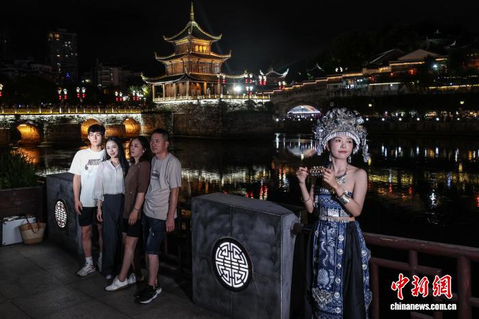 贵州贵阳：暑期夜间旅游火热