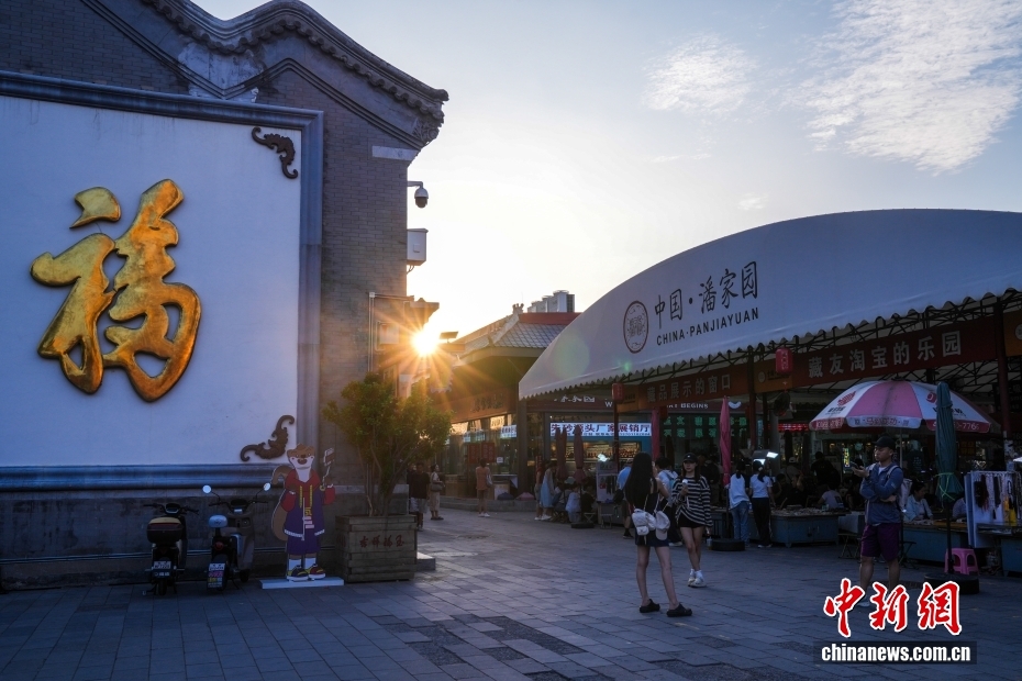 北京潘家园：文化市集受青睐