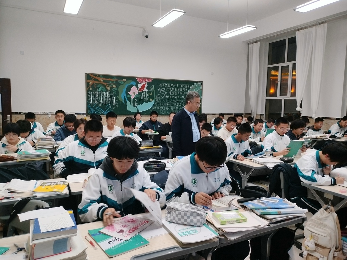 幸福都是奋斗出来的·暖心为民丨“县中困境”突围：一个校长的教育破圈之道