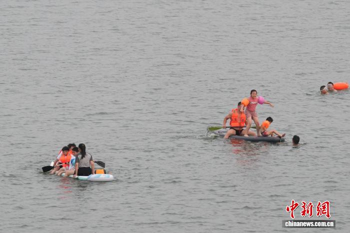 浆板运动成长沙市民避暑“凉方”