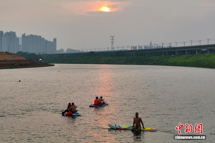 浆板运动成长沙市民避暑“凉方”