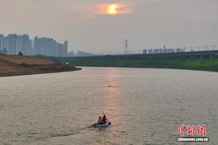 浆板运动成长沙市民避暑“凉方”