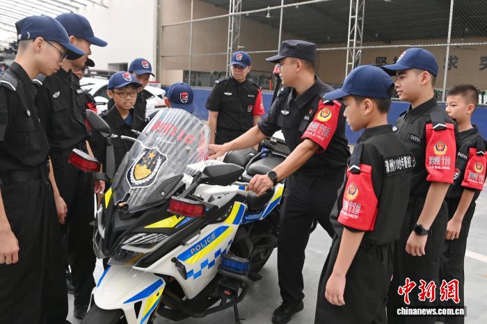 探访“漳州110”少年警校