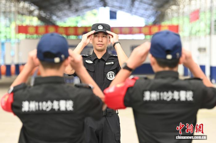 探访“漳州110”少年警校