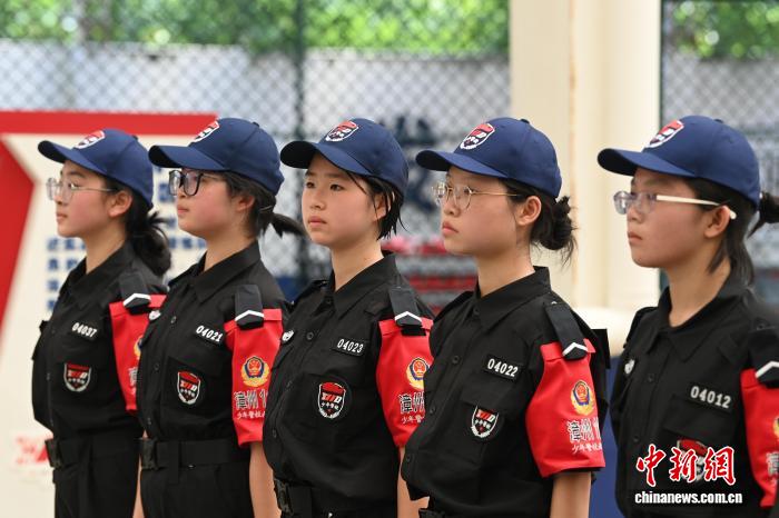 探访“漳州110”少年警校