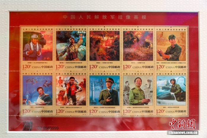 青海西宁：游客参观主题集邮展
