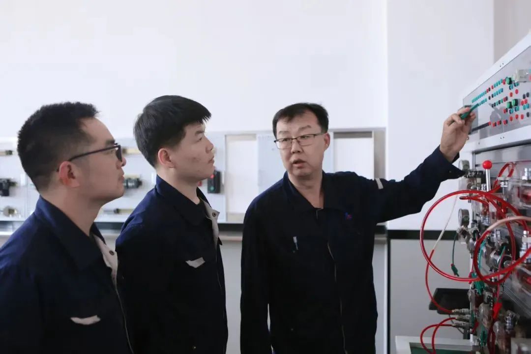 新疆铁路重视人才培养 全力打造适应现代化建设一流人才队伍