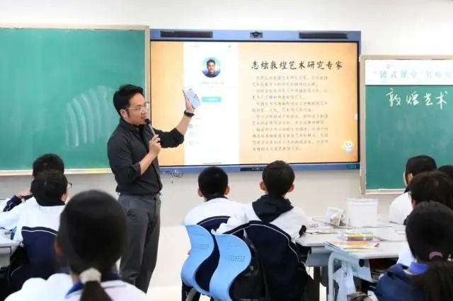 家长群都在聊！深圳坪山这些学校用AI把学习玩出花了