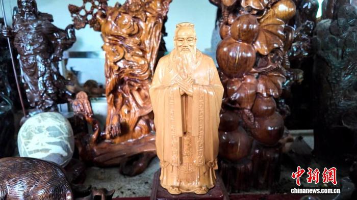 湖北崇阳木雕匠人刘明华：让传统手艺“活”在当下