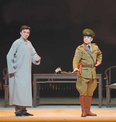 让人物活脱脱地立起来（抗战文艺作品巡礼）