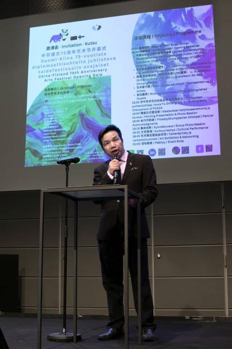 中芬建交75周年艺术节在赫尔辛基开幕 中国书法家韩雄平作品引关注