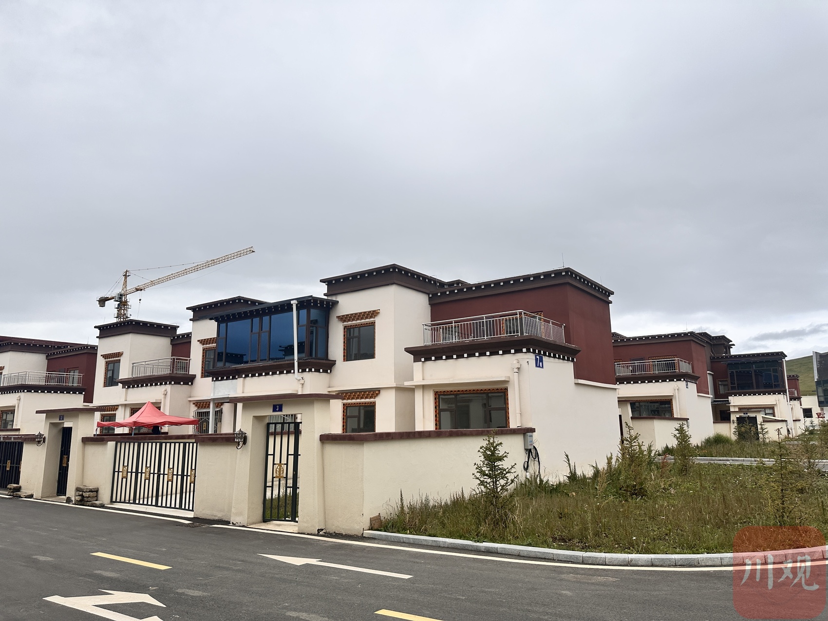 辉煌75载·奋进新甘孜｜“挪穷窝”更要“换新业” 色达县探索牧民变居民可持续发展之路
