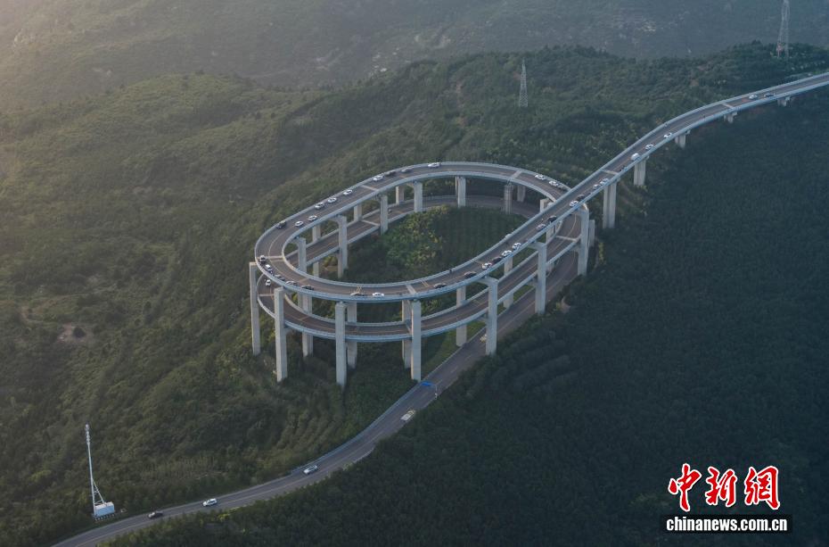 航拍太原天龙山网红桥