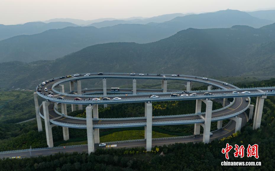 航拍太原天龙山网红桥