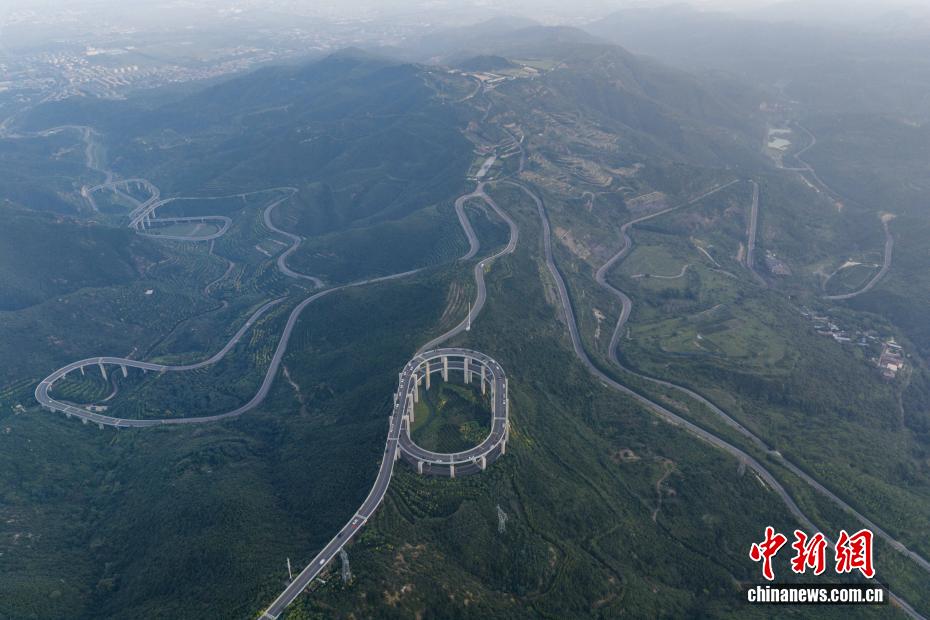 航拍太原天龙山网红桥