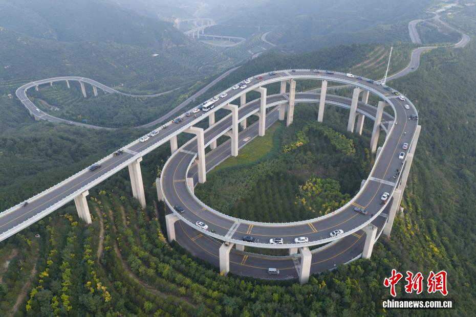 航拍太原天龙山网红桥