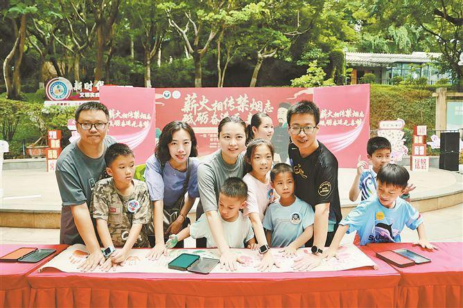 厦门市禁毒委员会开展纪念林则徐诞辰240周年禁毒主题宣传活动暨“家有良风·无毒同行”亲子研学活动