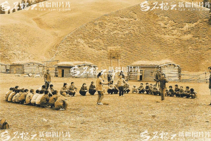 照片里的新疆 丨从马背小学到冰上运动学校