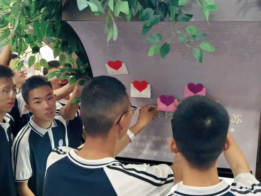 【指挥长的“铸牢”课】骆梅英为阿克苏地区第一中学学生讲授援疆主题“开学第一课”