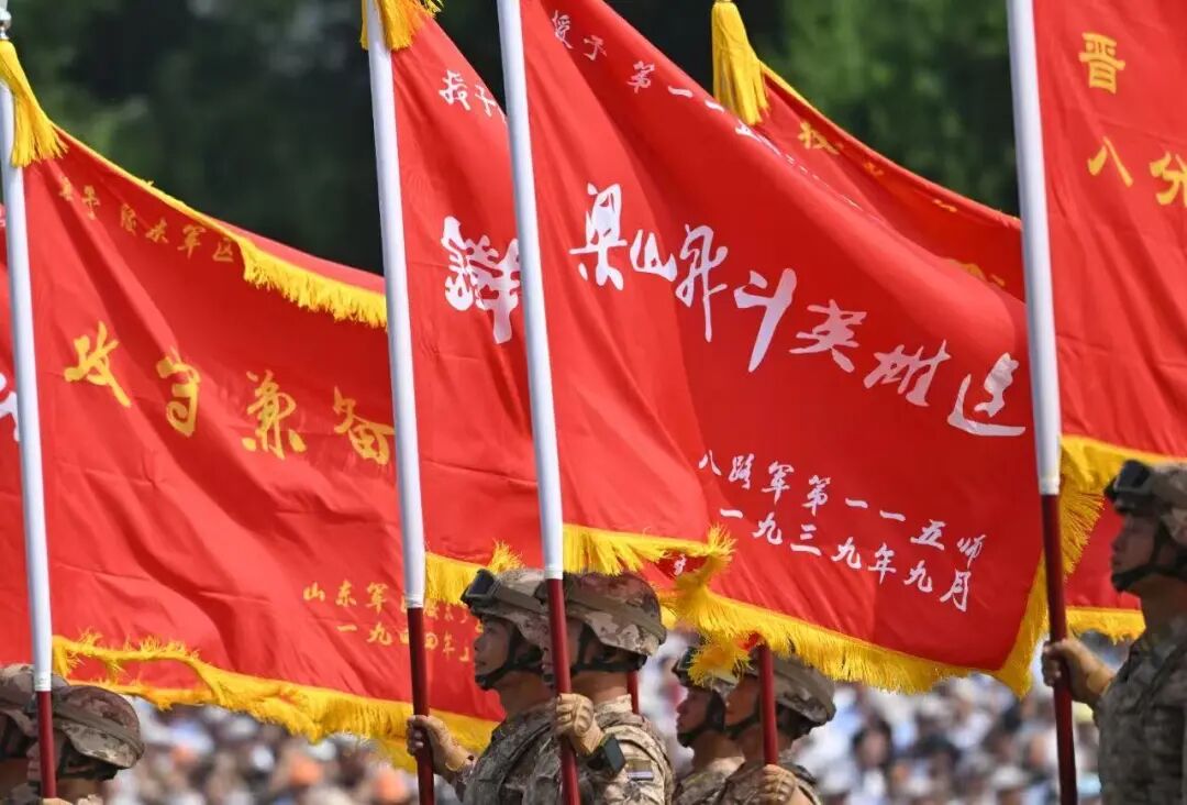 80面战旗齐聚九三阅兵，3面源于红安！