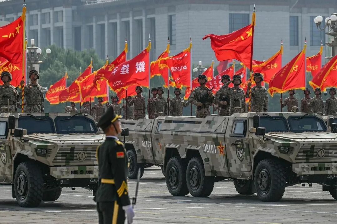 80面战旗齐聚九三阅兵，3面源于红安！