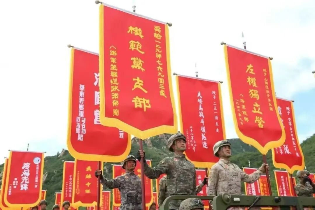 80面战旗齐聚九三阅兵，3面源于红安！