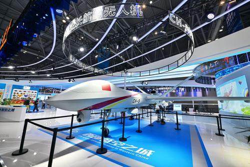 格斗机器人“比武”、无人机“八仙过海”……2025智博会亮点提前看→