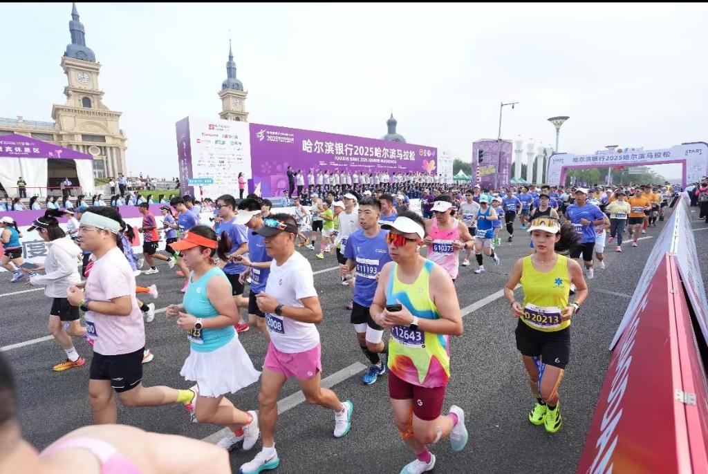 追光丨带好护照！东北这场马拉松，能直接“跑出国”