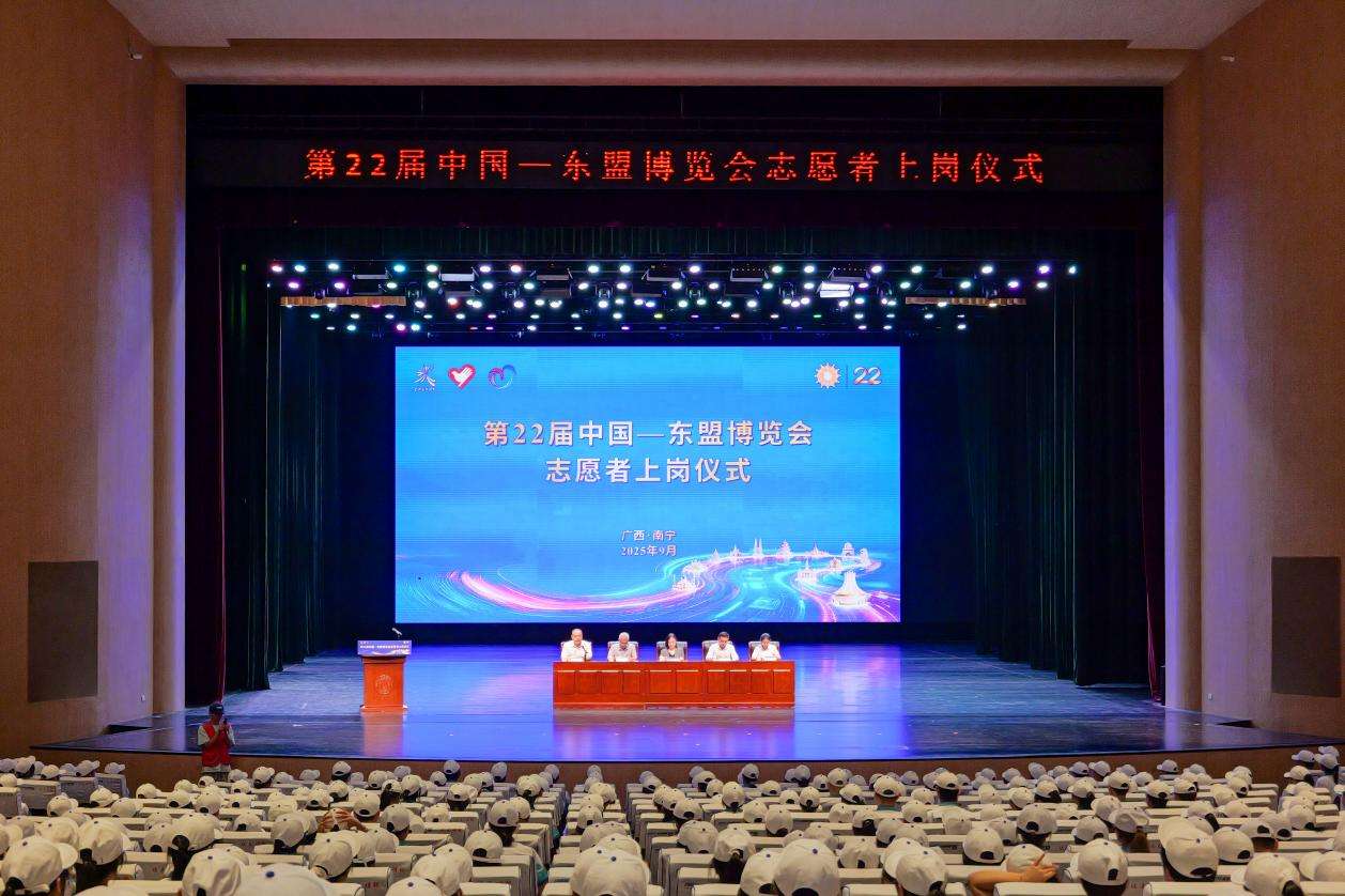 863名“小青芒”服务第22届东博会