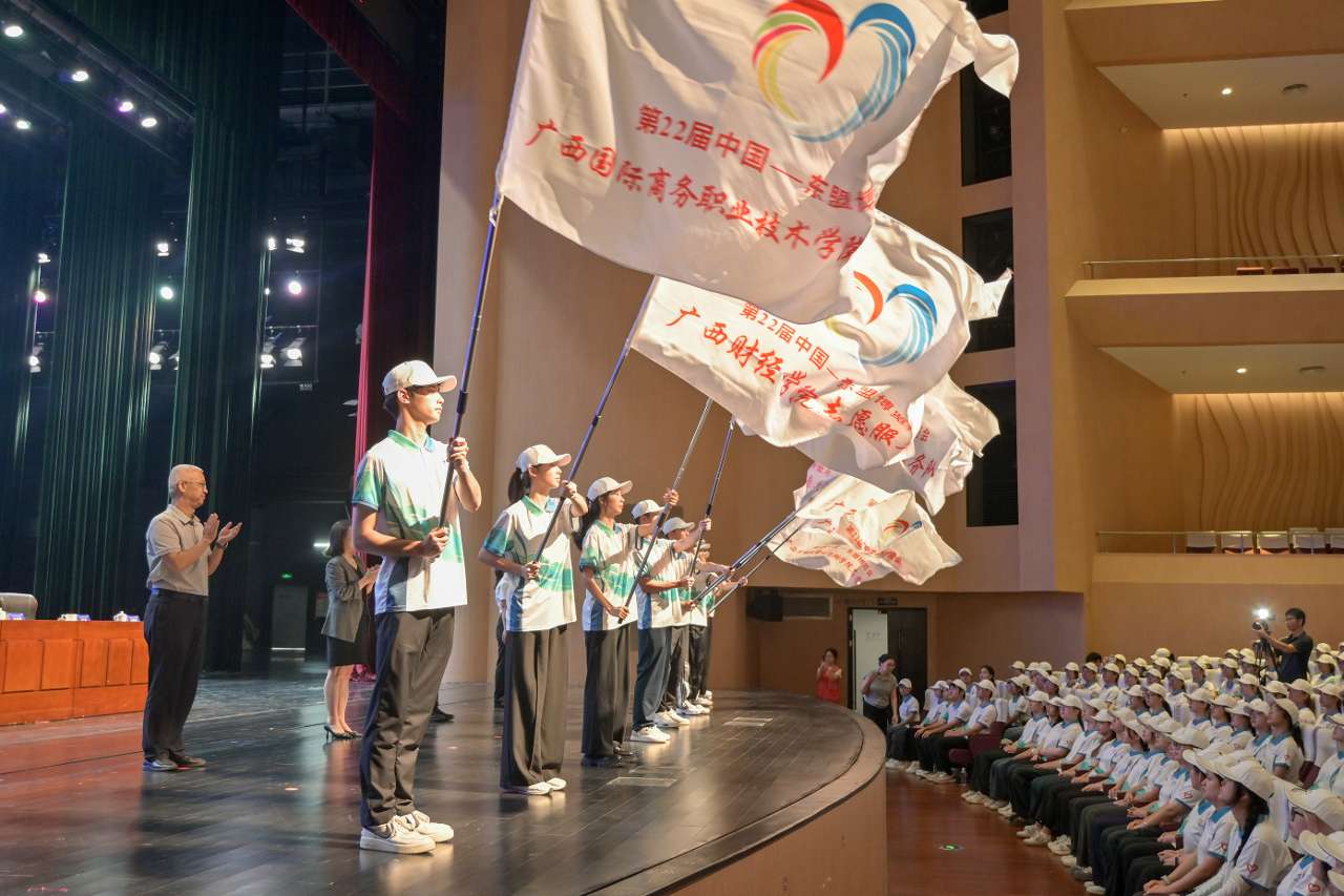 863名“小青芒”服务第22届东博会