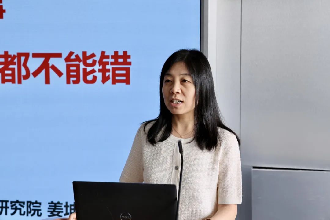 “规范使用地图 一点都不能错”——第22个全国测绘法宣传日亲子打卡活动成功举办