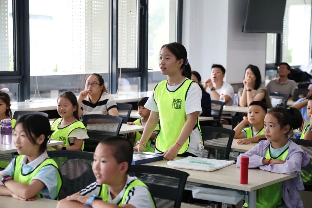 “规范使用地图 一点都不能错”——第22个全国测绘法宣传日亲子打卡活动成功举办