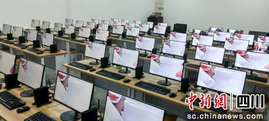 四川首个“人工智能+新学期”智能体在雅安投用