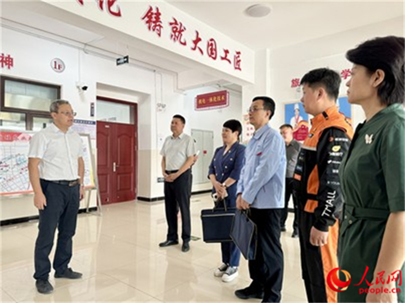 中国工人大思政课·新疆篇活动走进三地同时开讲