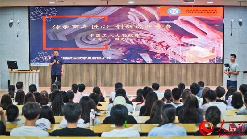 中国工人大思政课·新疆篇活动走进三地同时开讲