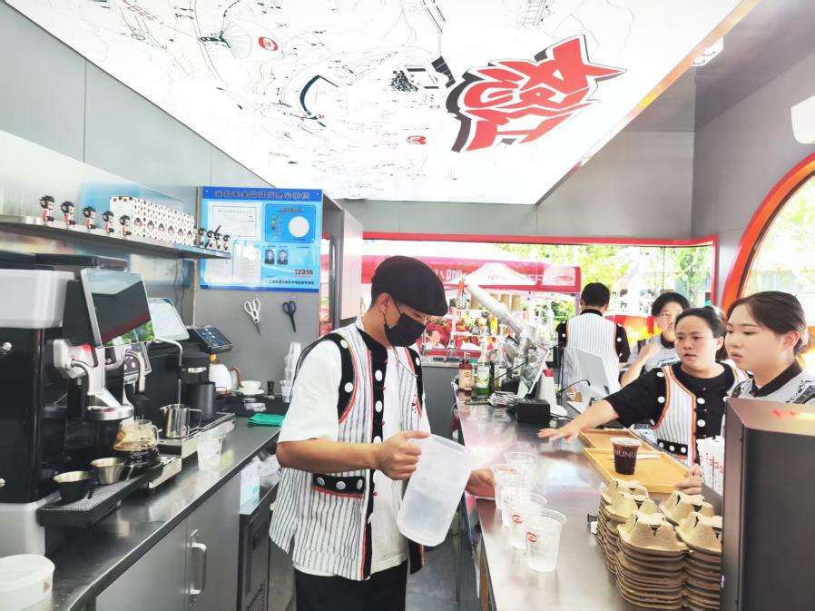 来自怒江的“怒小咖”香飘沪上 一杯咖啡讲述沪滇情谊