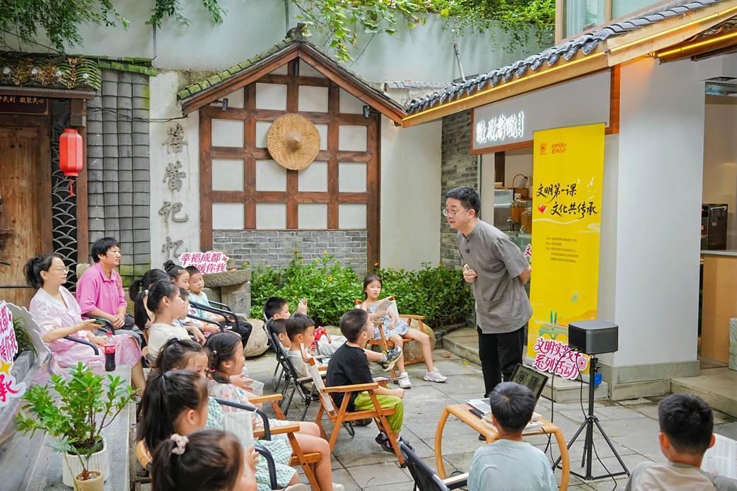 萌娃树下学礼仪 文明新风满书院