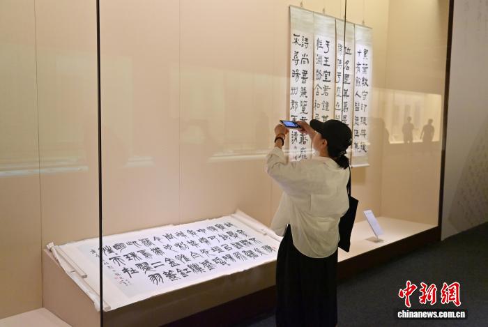 “吉林省博物院藏明清书法精品展”吸引参观者