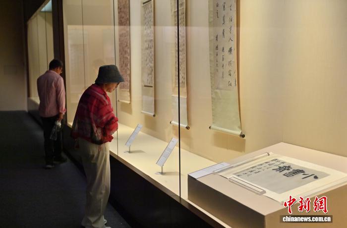 “吉林省博物院藏明清书法精品展”吸引参观者