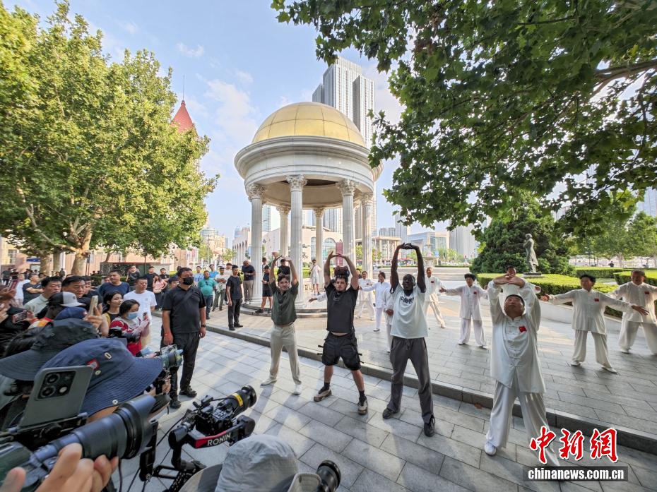 国际网红“无语哥”开启天津文化之旅