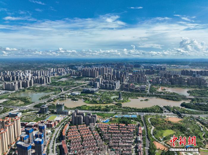 晴空下的广西南宁