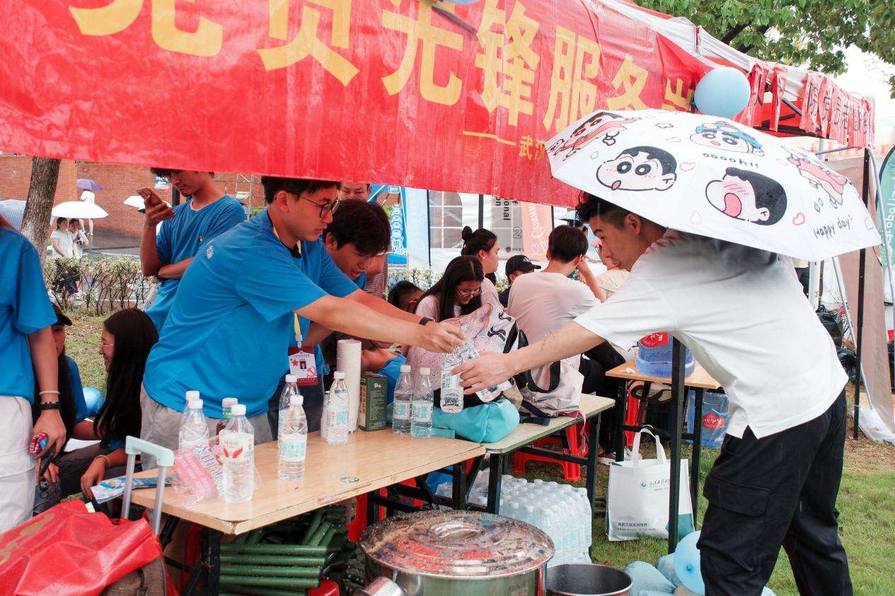 “育人名片”闪耀迎新季，武汉工程科技学院榜样展引家长点赞