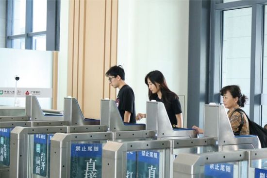 国铁济南局推出“高铁齐鲁通”月票、季票 旅客最低享6.2折优惠