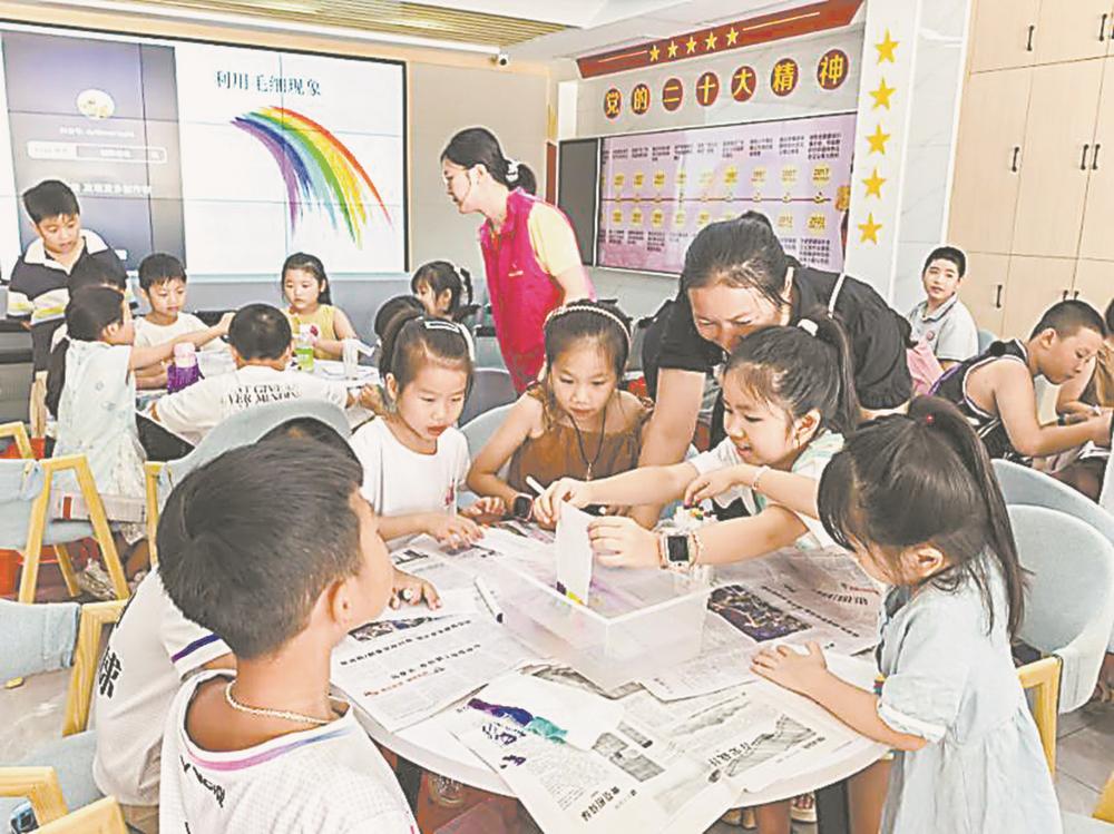 2025年福建社区青少年科学工作室累计开展2100余次活动，覆盖3.8万多人次