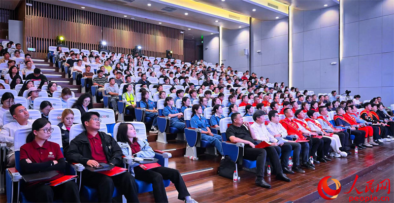 凝心铸魂跟党走 团结奋斗新征程——中国工人大思政课·新疆篇报告分享会举行