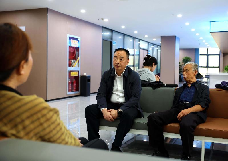 让群众从“进门愁”到“出门安”
