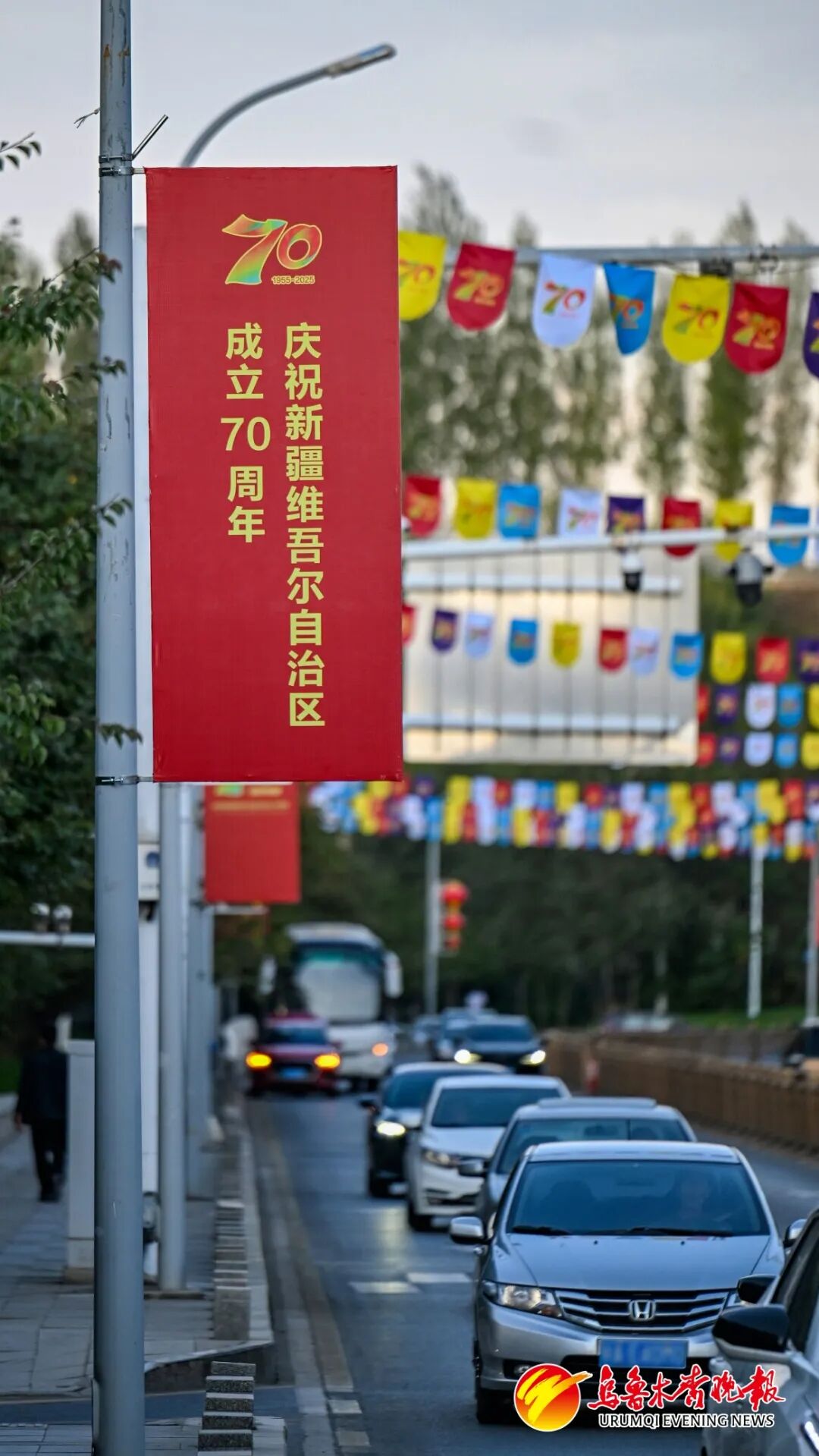 乌鲁木齐“盛装”迎大庆
