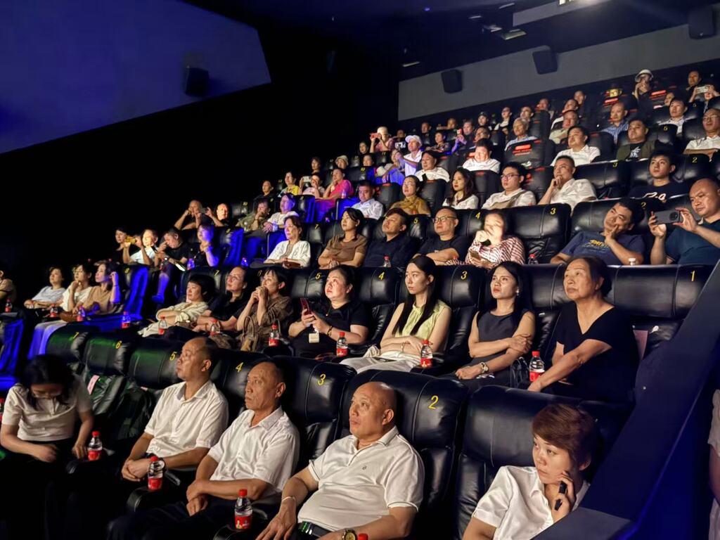 解码重庆精神新表达 《火凤重天》观映会推动“文旅+电影”叙事创新